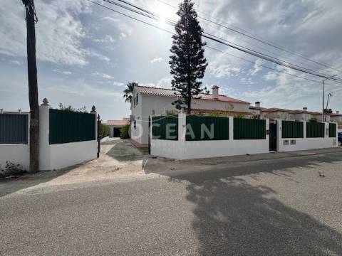 Moradia independente à venda na rua da Escola de Brejos Clérigo