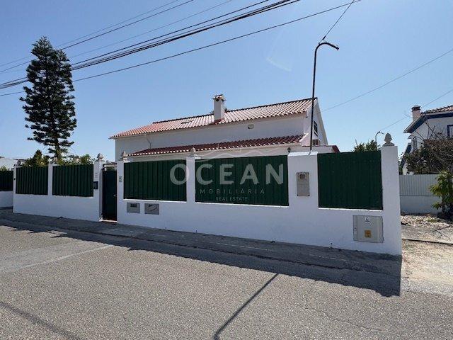 Moradia independente à venda na rua da Escola de Brejos Clérigo