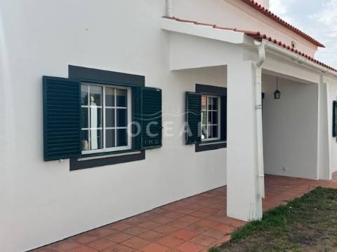 Moradia independente à venda na rua da Escola de Brejos Clérigo