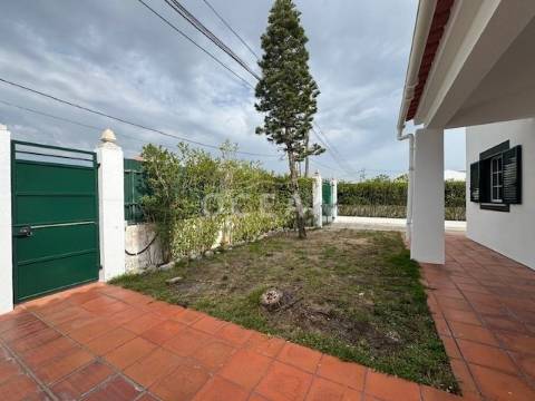 Moradia independente à venda na rua da Escola de Brejos Clérigo