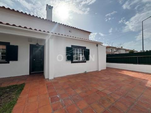 Moradia independente à venda na rua da Escola de Brejos Clérigo