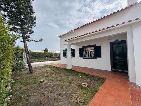 Moradia independente à venda na rua da Escola de Brejos Clérigo