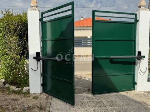 Moradia independente à venda na rua da Escola de Brejos Clérigo