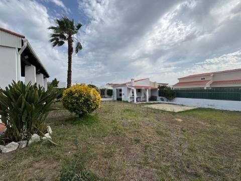 Moradia independente à venda na rua da Escola de Brejos Clérigo