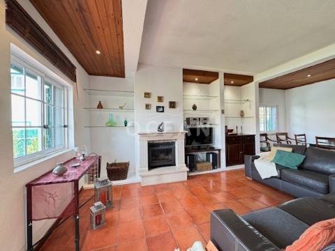 Moradia independente à venda na rua da Escola de Brejos Clérigo