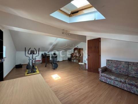 Moradia independente à venda na rua da Escola de Brejos Clérigo