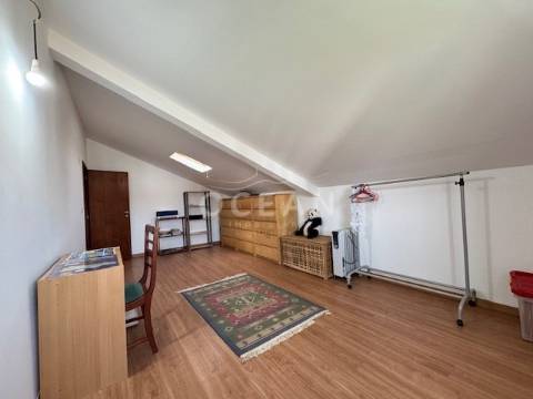 Moradia independente à venda na rua da Escola de Brejos Clérigo