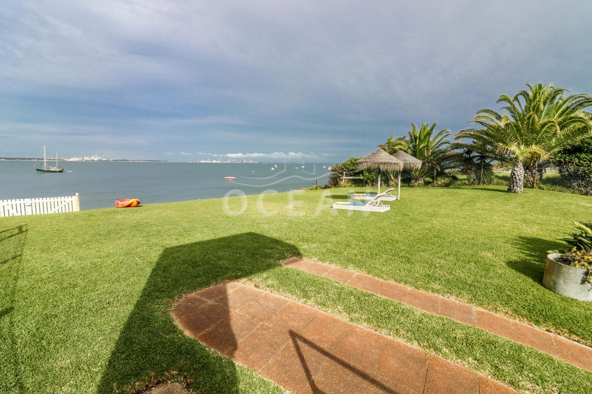 Moradia com piscina Soltroia primeira linha de água