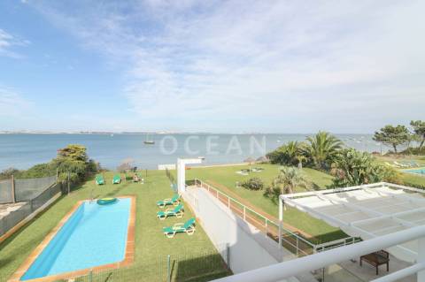 Moradia com piscina Soltroia primeira linha de água