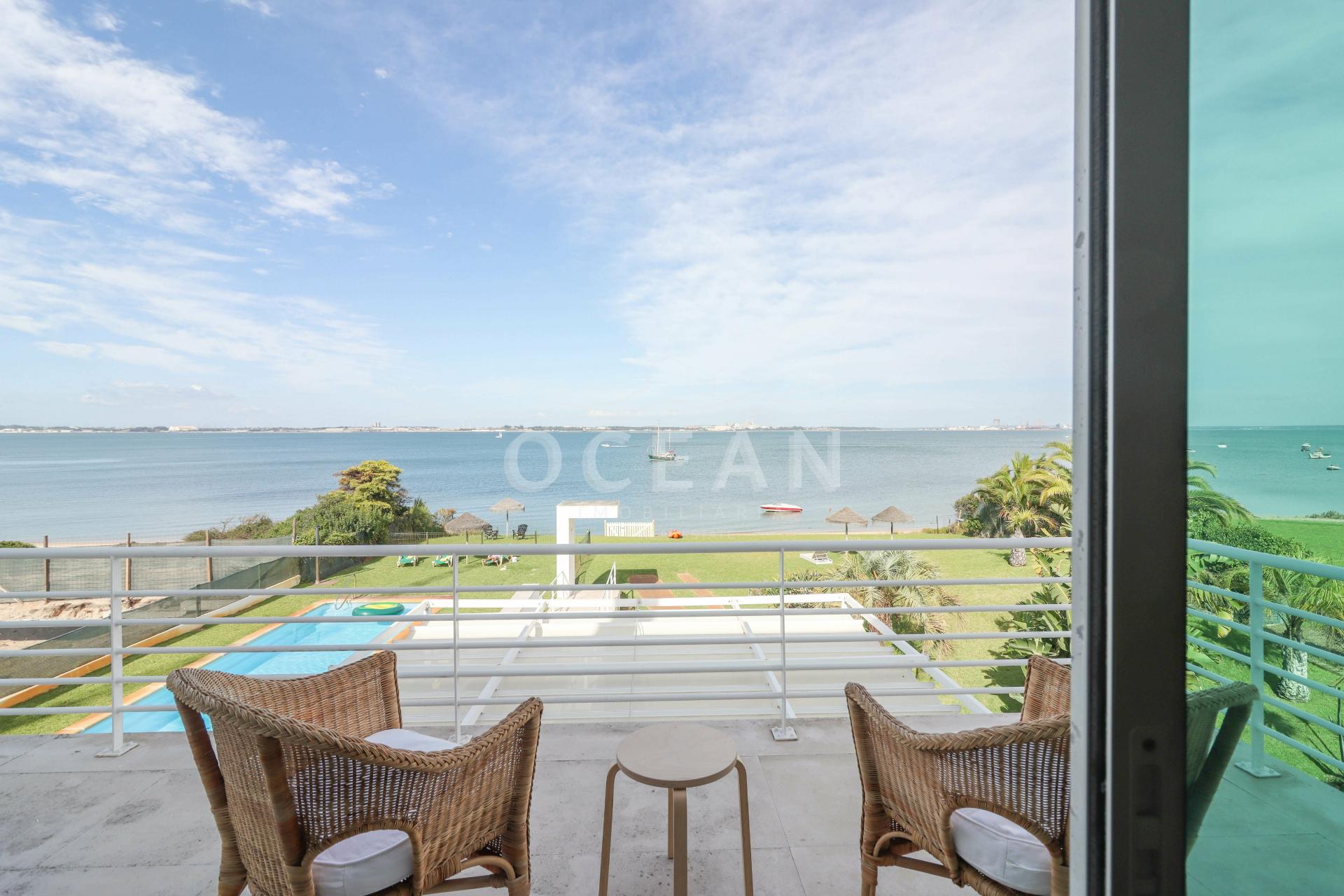 Moradia com piscina Soltroia primeira linha de água