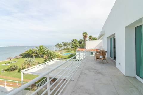 Moradia com piscina Soltroia primeira linha de água