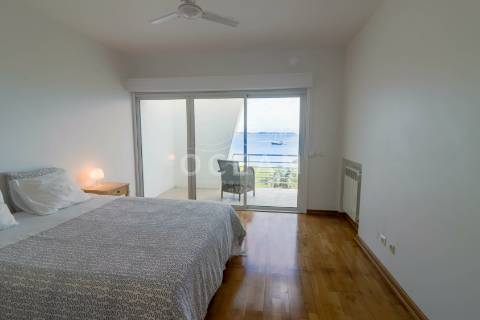 Moradia com piscina Soltroia primeira linha de água