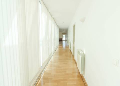 Moradia com piscina Soltroia primeira linha de água