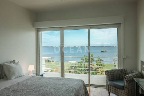 Moradia com piscina Soltroia primeira linha de água