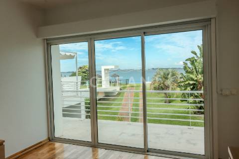 Moradia com piscina Soltroia primeira linha de água