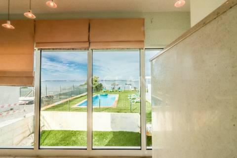 Moradia com piscina Soltroia primeira linha de água