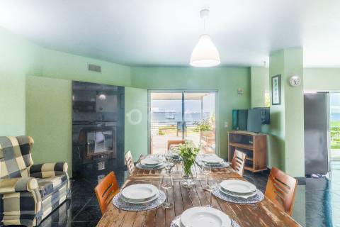 Moradia com piscina Soltroia primeira linha de água