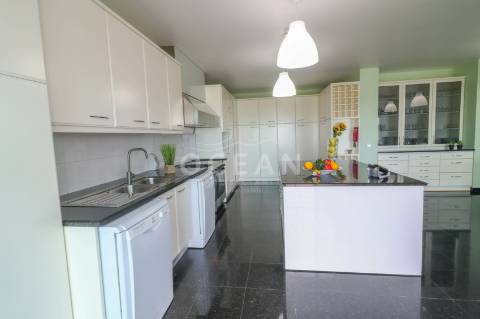 Moradia com piscina Soltroia primeira linha de água