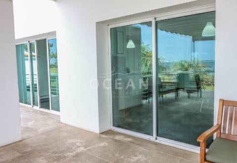 Moradia com piscina Soltroia primeira linha de água