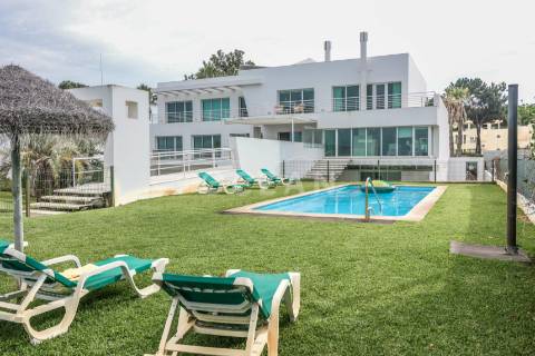 Moradia com piscina Soltroia primeira linha de água