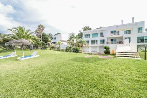 Moradia com piscina Soltroia primeira linha de água