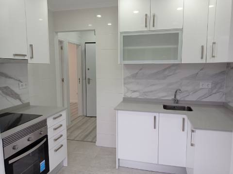 Apartamento T1 - totalmente remodelado, no Jardim Constantino - Arroios