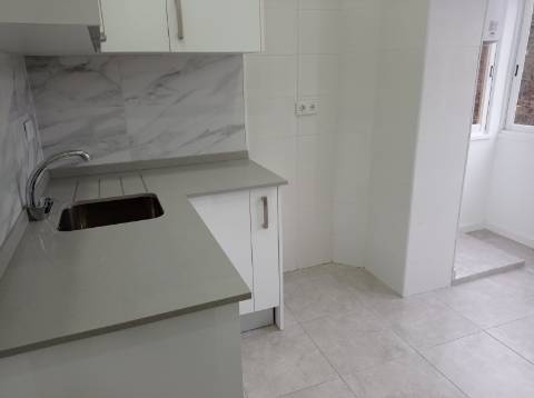 Apartamento T1 - totalmente remodelado, no Jardim Constantino - Arroios