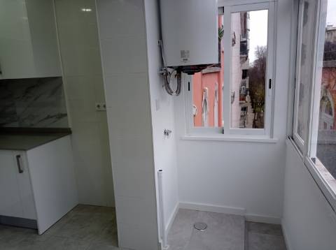 Apartamento T1 - totalmente remodelado, no Jardim Constantino - Arroios