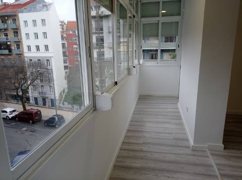 Apartamento T1 - totalmente remodelado, no Jardim Constantino - Arroios