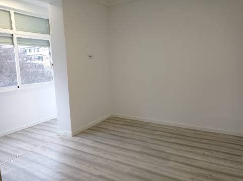 Apartamento T1 - totalmente remodelado, no Jardim Constantino - Arroios