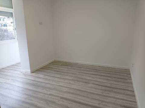 Apartamento T1 - totalmente remodelado, no Jardim Constantino - Arroios