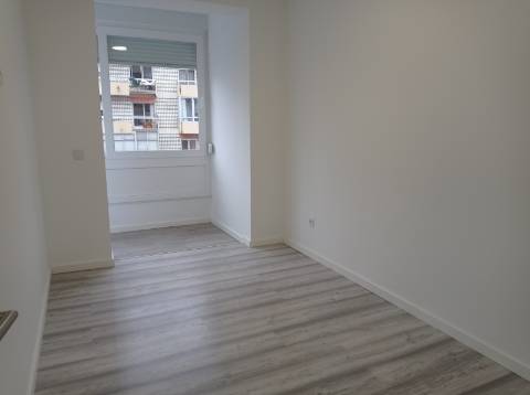 Apartamento T1 - totalmente remodelado, no Jardim Constantino - Arroios