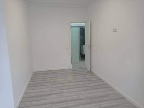 Apartamento T1 - totalmente remodelado, no Jardim Constantino - Arroios