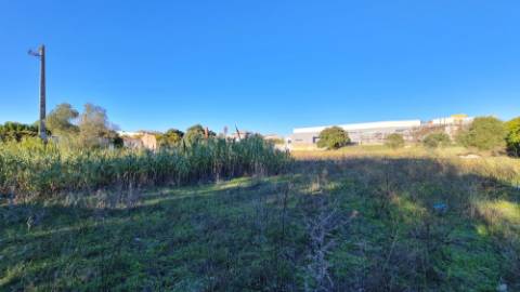 Excelente terreno urbano para construção, na marginal Montijo