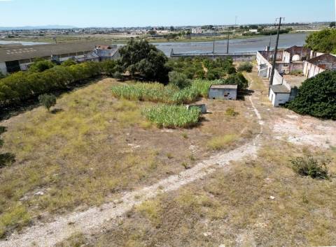 Excelente terreno urbano para construção, na marginal Montijo