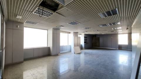 Excelentes lojas no Centro Comercial D'Amora, Amora, Seixal