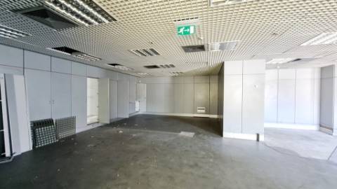 Excelentes lojas no Centro Comercial D'Amora, Amora, Seixal