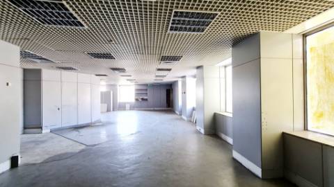 Excelentes lojas no Centro Comercial D'Amora, Amora, Seixal