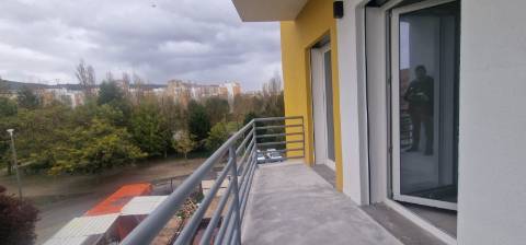 Novos, T3 na Urb. Quinta da Flamenga Oportunidade