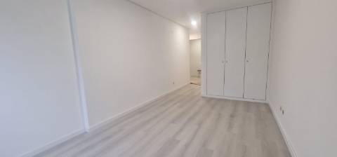 Novos, T3 na Urb. Quinta da Flamenga Oportunidade