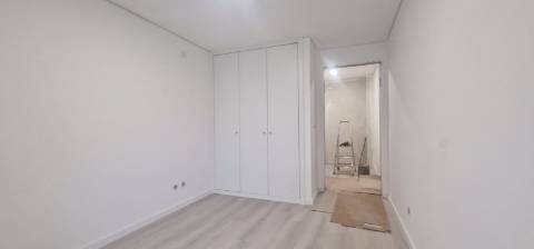 Novos, T3 na Urb. Quinta da Flamenga Oportunidade