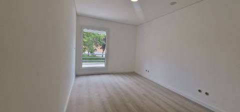 Novos, T3 na Urb. Quinta da Flamenga Oportunidade