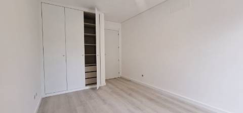 Novos, T3 na Urb. Quinta da Flamenga Oportunidade