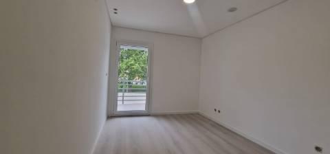 Novos, T3 na Urb. Quinta da Flamenga Oportunidade