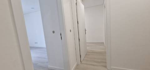 Novos, T3 na Urb. Quinta da Flamenga Oportunidade