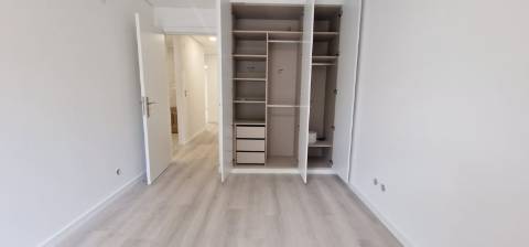 Novos, T3 na Urb. Quinta da Flamenga Oportunidade