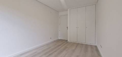 Novos, T3 na Urb. Quinta da Flamenga Oportunidade