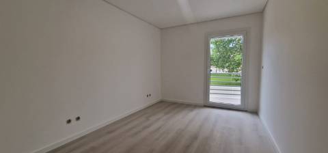 Novos, T3 na Urb. Quinta da Flamenga Oportunidade