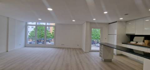 Novos, T3 na Urb. Quinta da Flamenga Oportunidade