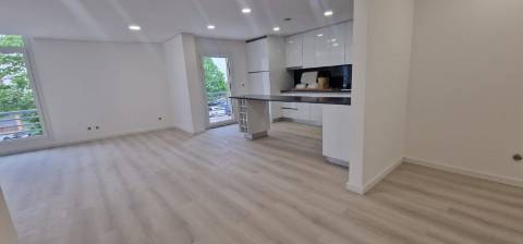 Novos, T3 na Urb. Quinta da Flamenga Oportunidade